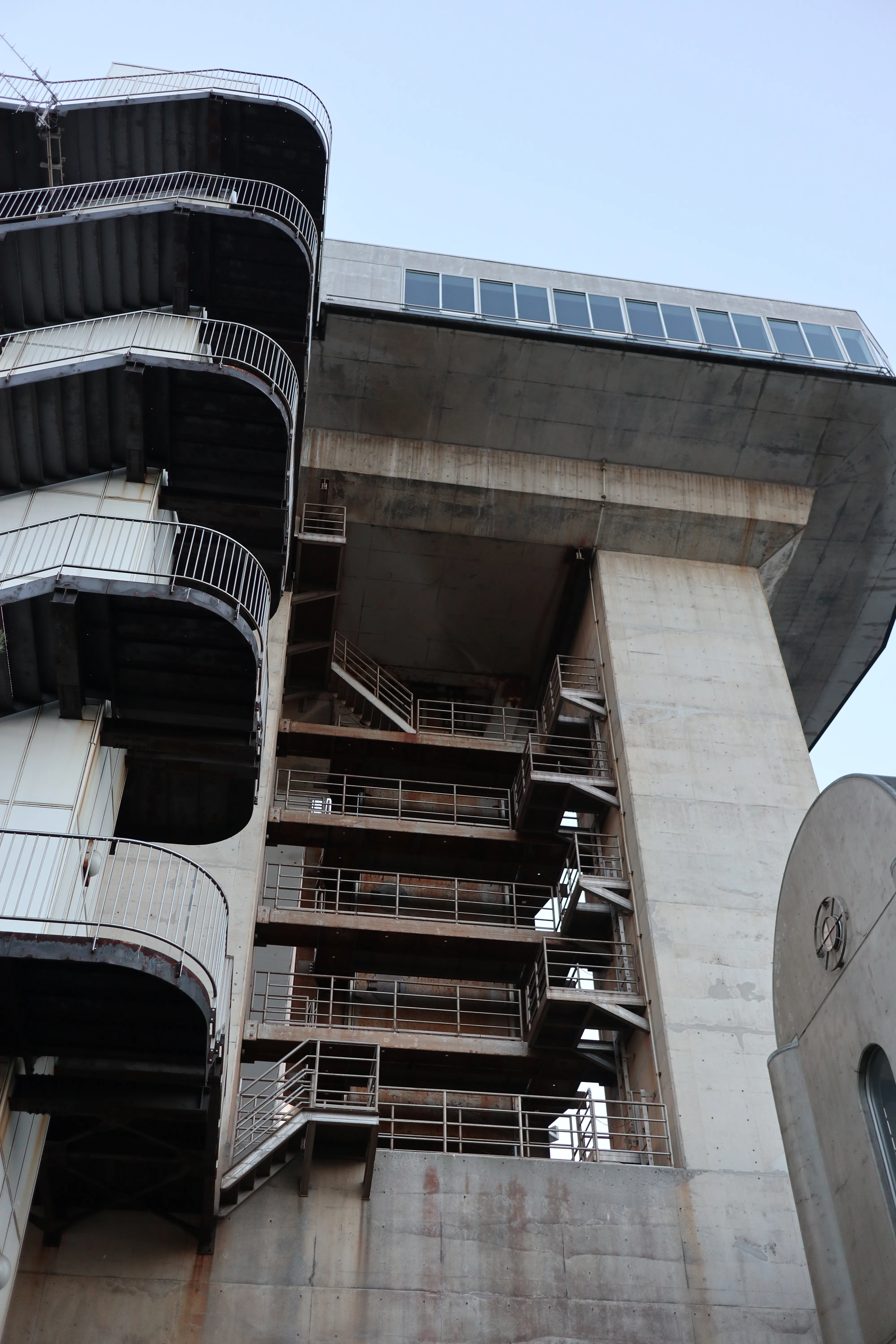 沼津港大型展望水門びゅうお