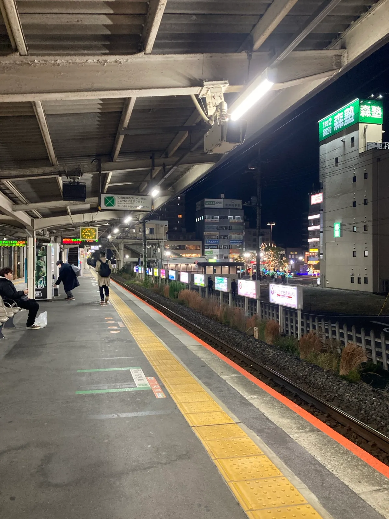 東大宮駅のホームにて